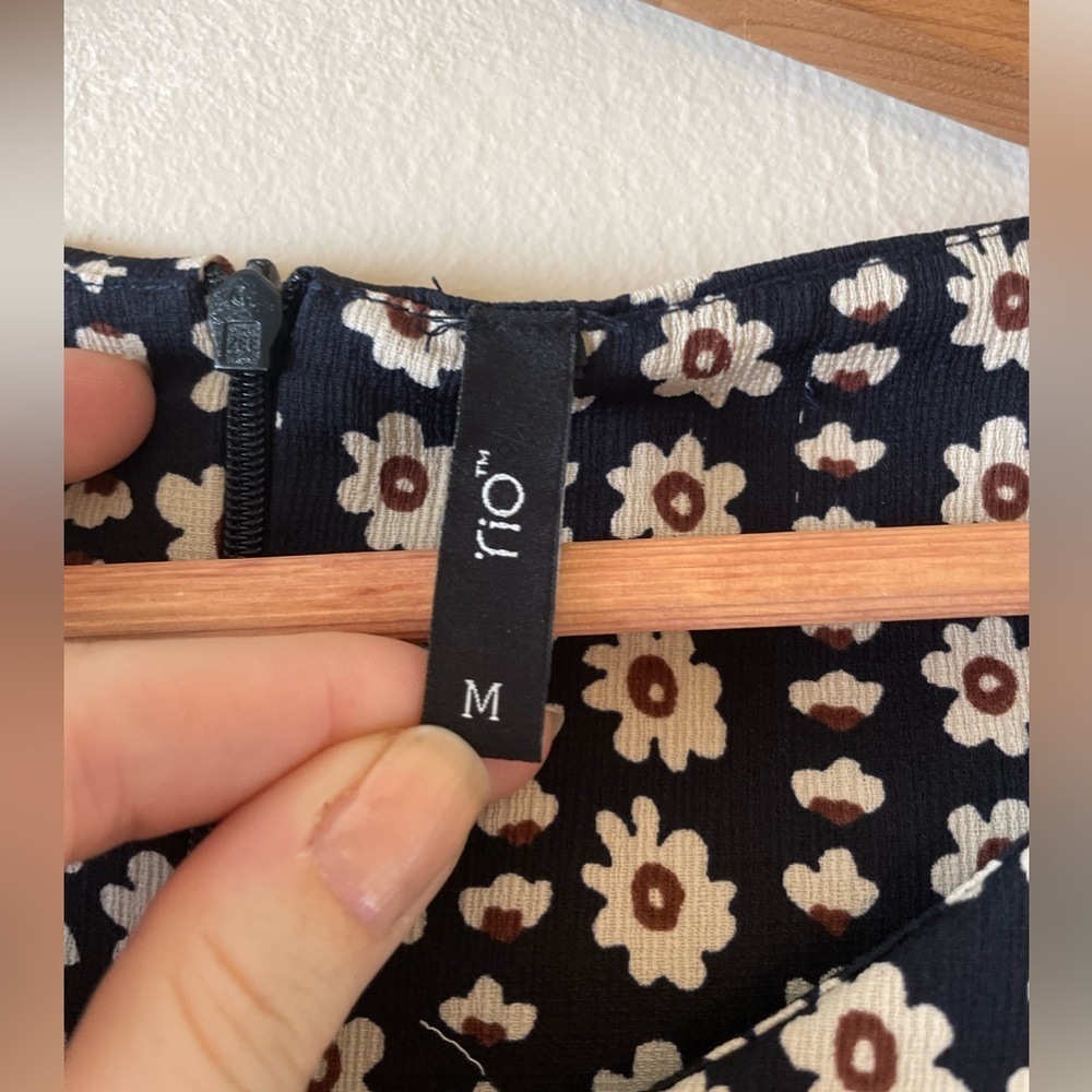 Rio Dress CLOSET CLEANOUT black with White Flowers-Size M - Picture 3 of 5